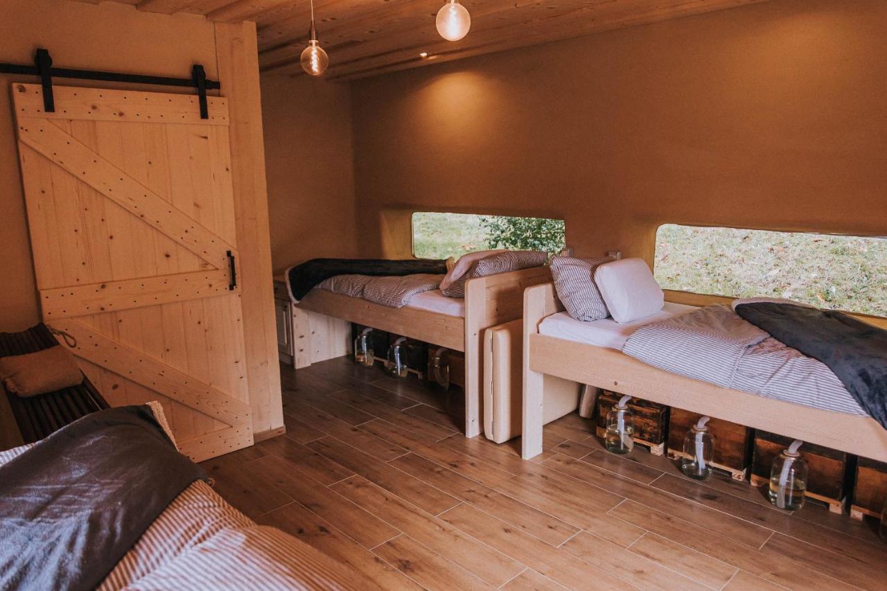 그로수플례 Sleeping With Bees - Tourist Farm Muha 아파트 외부 사진